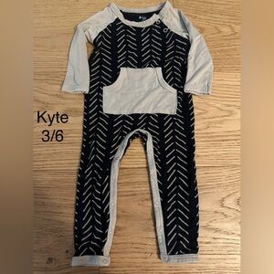 Kyte BABY Black and Cream Patterned Romper